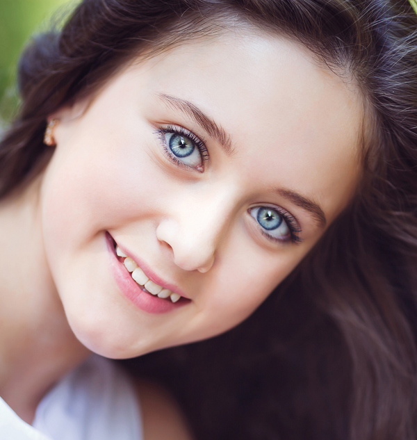 Clear Winter Child photo for virtual color analysis